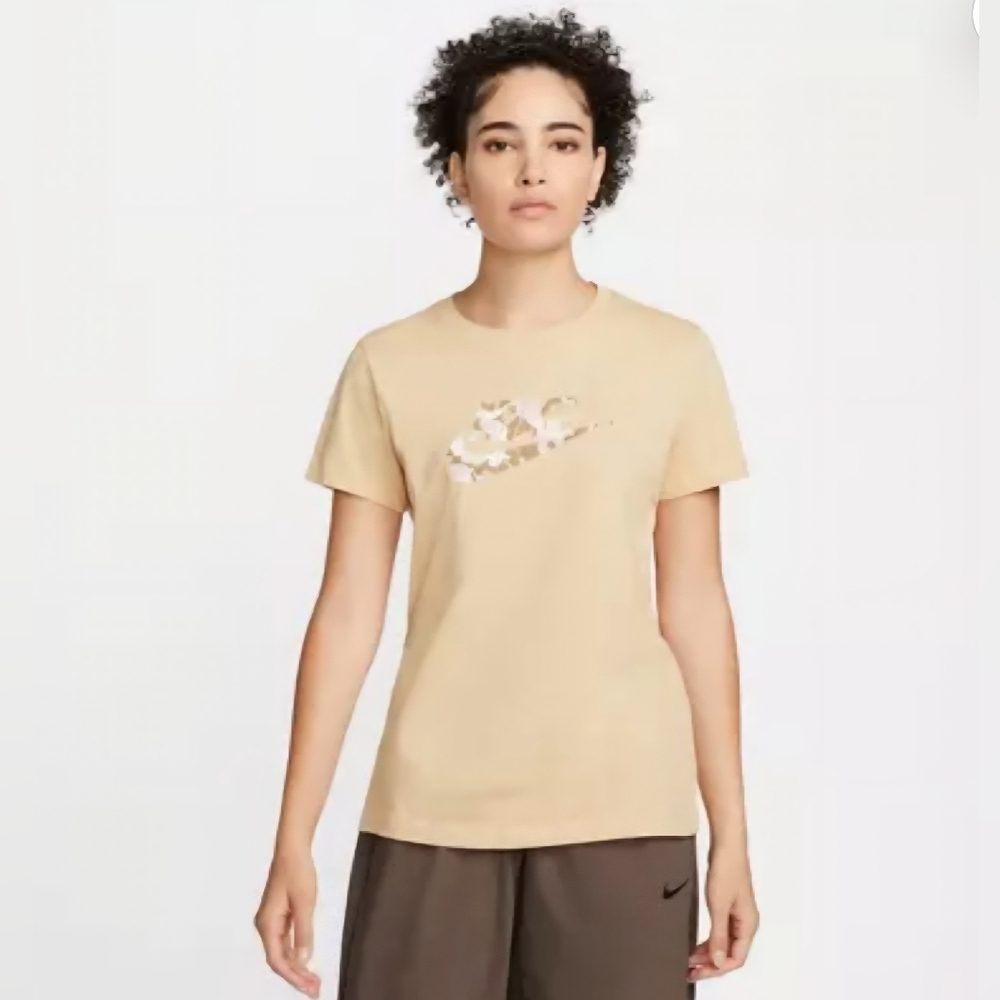 NIKE Sportswear Camo Tee Women's Camouflage Swoosh Short Sleeve SIZE MEDIUM New